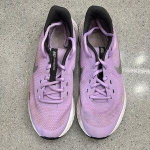 Nike Women's Purple Lavender Athletic Shoes